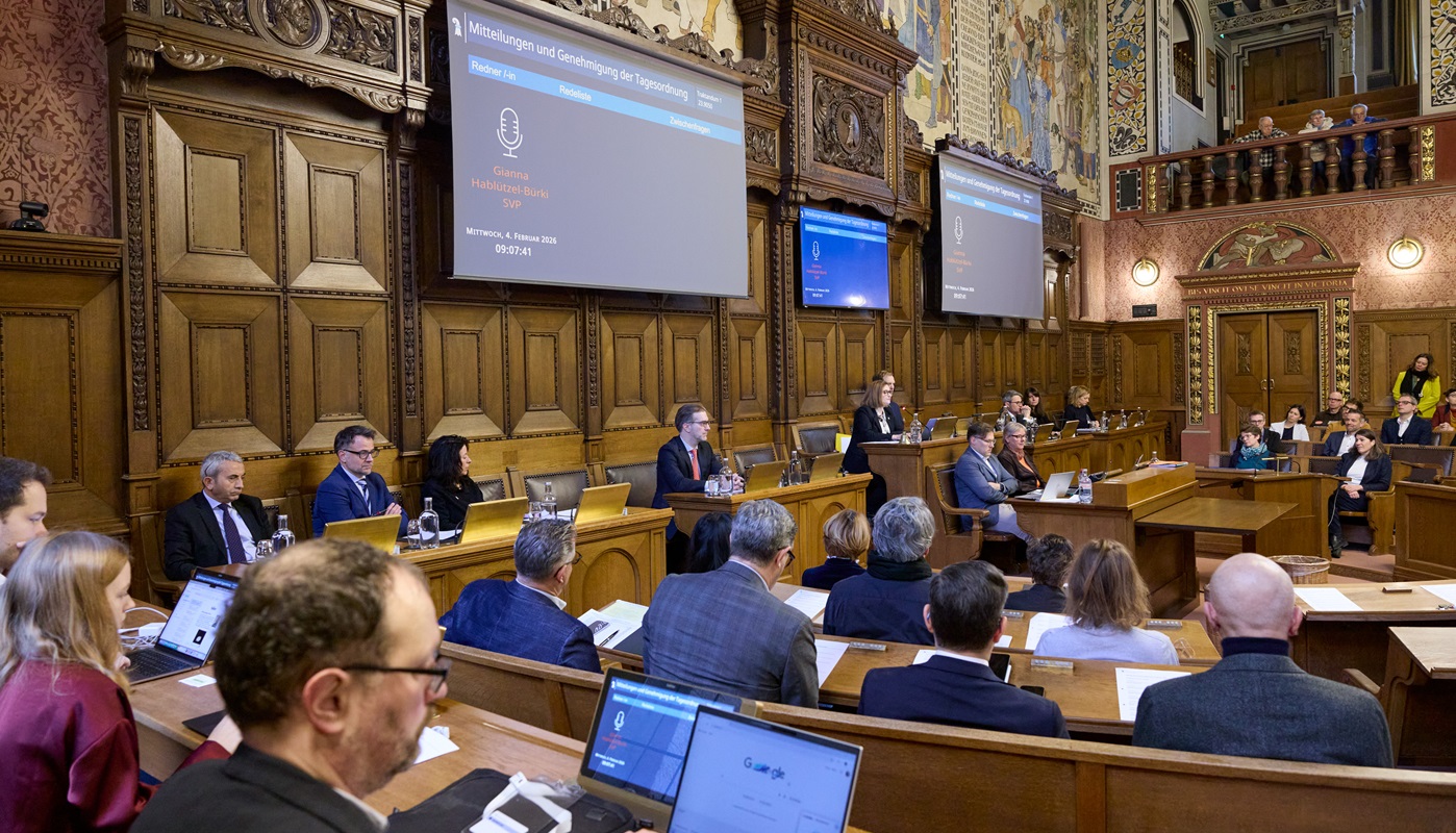 Die Mediensitzplätze bieten beste Aussicht auf das Ratsgeschehen.