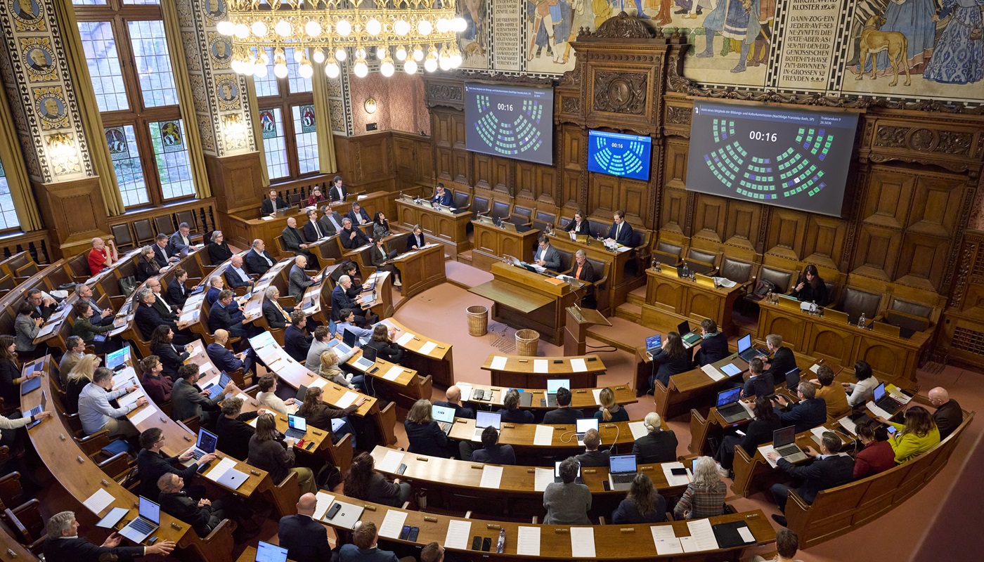 Der Grosse Rat in Sitzung. Es herrscht gerade Einigkeit, wie die Abstimmungsanlage verrät.