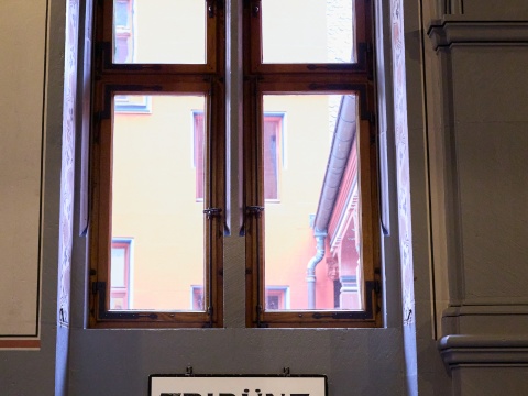 Ausschilderung Tribüne